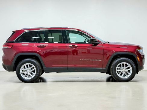 Used 2023 Jeep Grand Cherokee Laredo w/ Luxury Tech Group I AWD/4WD image 11