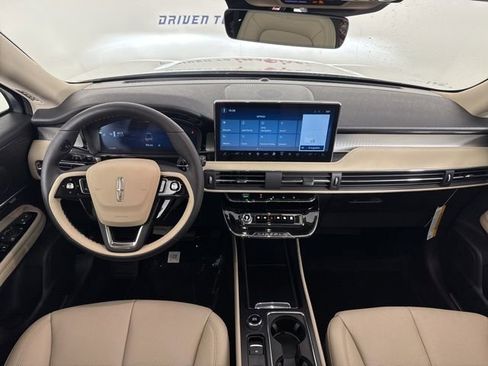 New 2026 Lincoln Corsair Premiere image 9