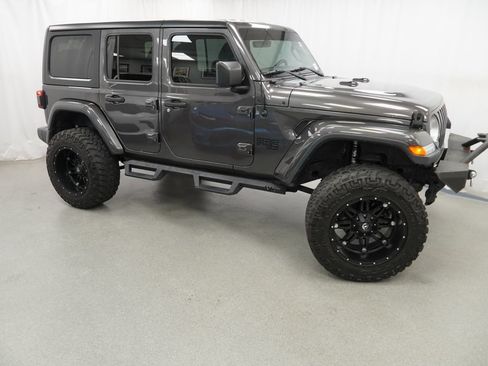 Used 2018 Jeep Wrangler Unlimited Sahara w/ Uconnect 4C Nav & Sound Group AWD/4WD image 10