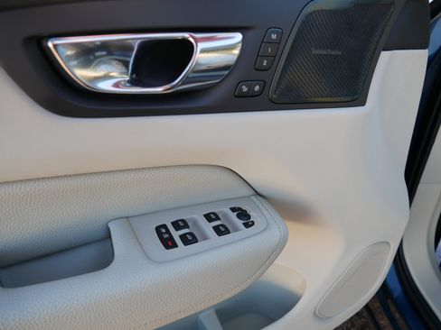 Used 2019 Volvo XC60 T8 Inscription w/ Advanced Package image 19