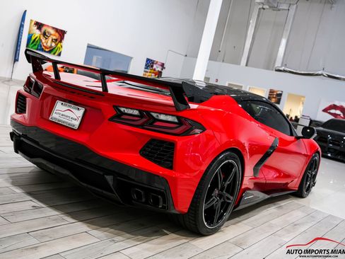 Used 2021 Chevrolet Corvette Stingray Coupe w/ Z51 Performance Package RWD image 25