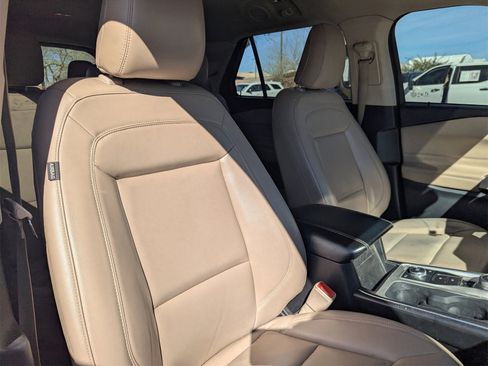 Used 2022 Ford Explorer XLT w/ Equipment Group 202A image 6