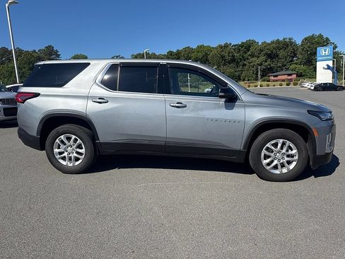 Used 2023 Chevrolet Traverse LS FWD image 2