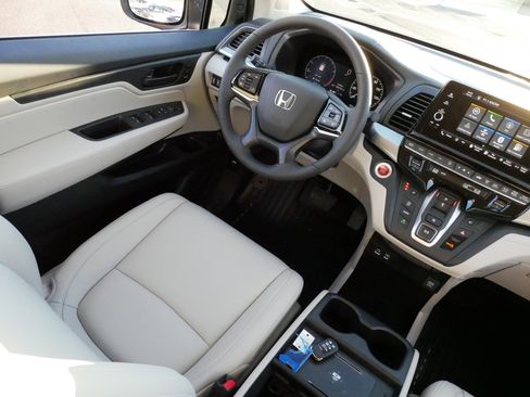 Certified 2026 Honda Odyssey EX-L image 9