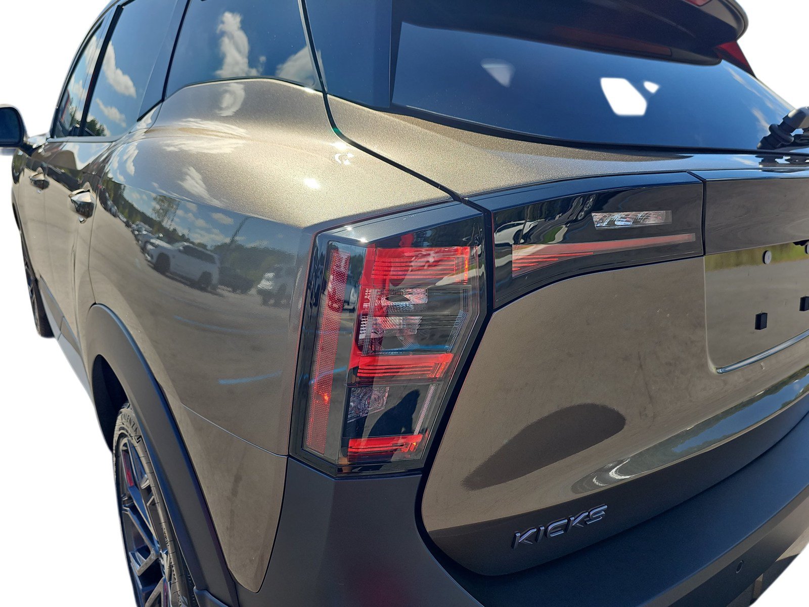 Used 2026 Nissan Kicks SR w/ SR Premium Package FWD image 31