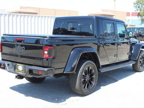 Used 2022 Jeep Gladiator Overland AWD/4WD image 4