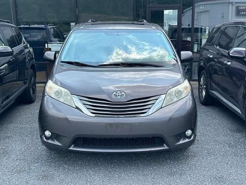Used 2012 Toyota Sienna XLE w/ Premium Pkg FWD image 2