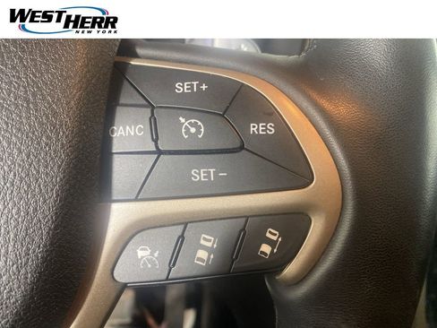 Used 2015 Jeep Grand Cherokee Limited w/ Luxury Group II image 11