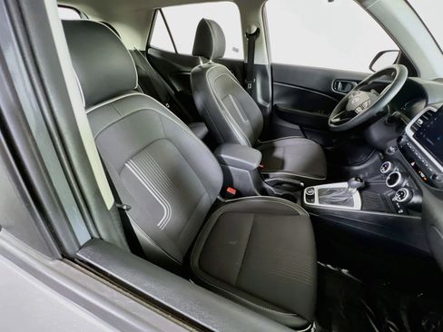 Used 2023 Hyundai Venue Limited image 25