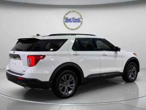 Used 2021 Ford Explorer XLT w/ Equipment Group 202A AWD/4WD image 5