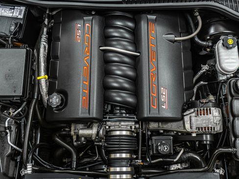 Used 2005 Chevrolet Corvette Coupe w/ Preferred Equipment Group RWD image 12