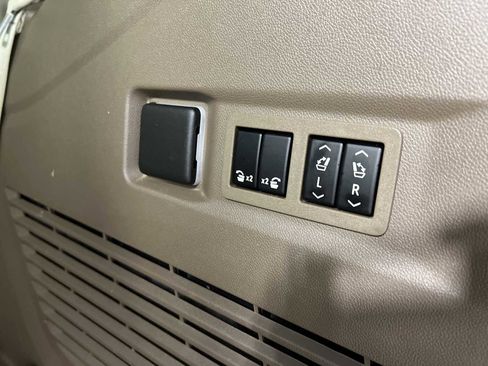 Used 2021 GMC Yukon Denali w/ Denali Premium Package RWD image 33