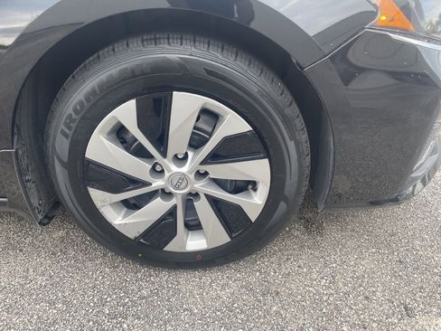 Used 2024 Nissan Altima 2.5 S image 32