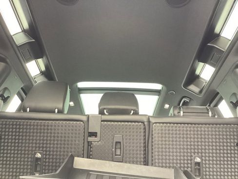 Used 2022 Land Rover Defender 110 X-Dynamic SE image 14