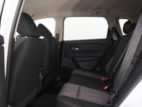 Used 2025 Nissan Rogue SV AWD/4WD image 19