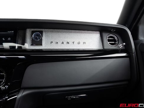 Used 2022 Rolls-Royce Phantom Sedan RWD image 35