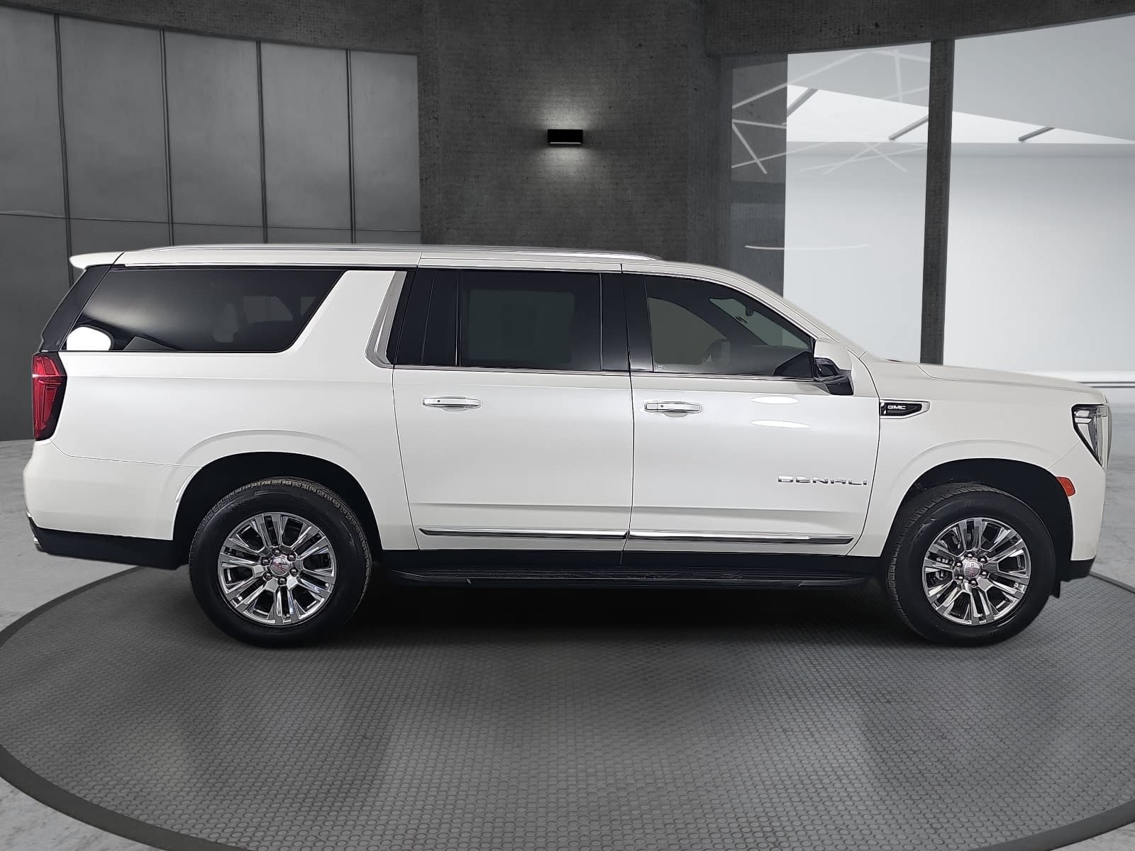 Used 2022 GMC Yukon XL Denali w/ Max Trailering Package AWD/4WD image 4