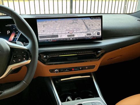 Certified 2025 BMW 330i Sedan image 7