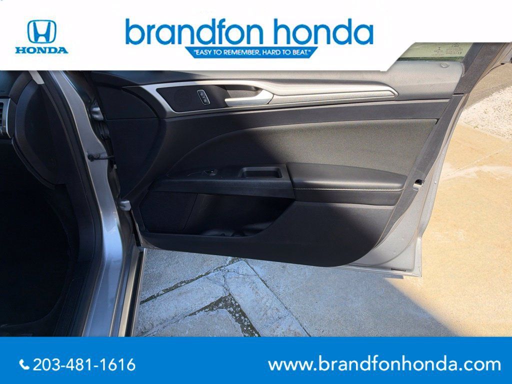 Used 2020 Ford Fusion SE FWD image 8