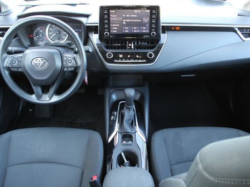 Used 2021 Toyota Corolla LE image 2