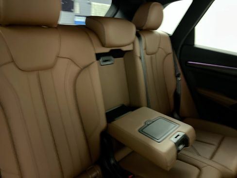Used 2025 Audi Q5 e Premium Plus w/ Premium Plus Package AWD/4WD image 25