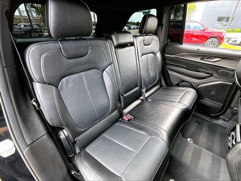 Used 2024 Jeep Grand Cherokee Overland w/ Luxury Tech Group IV image 20