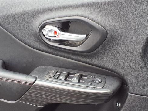 Used 2015 Jeep Cherokee Trailhawk w/ Comfort/Convenience Group image 20