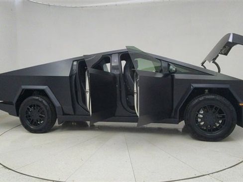 Used 2024 Tesla Cybertruck AWD Crew Cab image 67