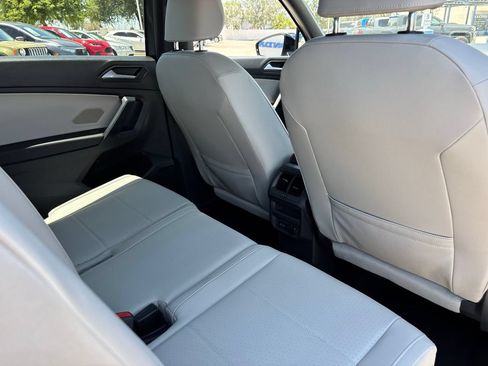 Used 2021 Volkswagen Tiguan SE R-Line w/ 3rd Row Seat Package AWD/4WD image 11