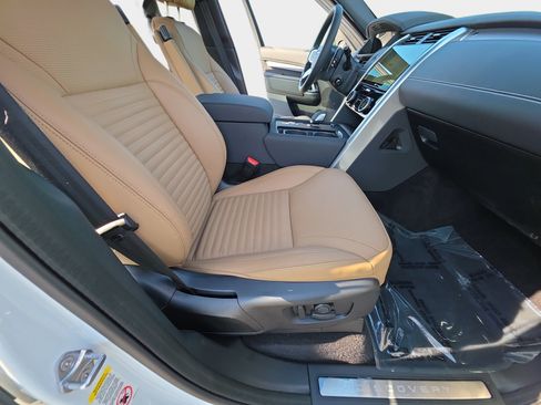 Certified 2025 Land Rover Discovery Dynamic SE AWD/4WD image 10