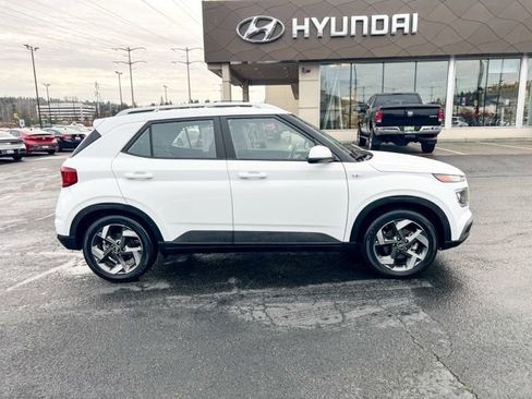 Certified 2022 Hyundai Venue SEL image 5