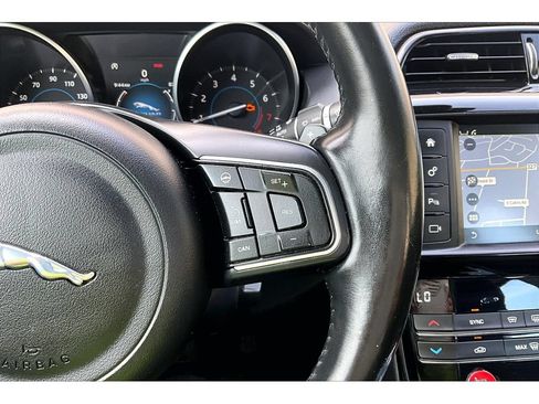 Used 2018 Jaguar XE Premium AWD/4WD image 12