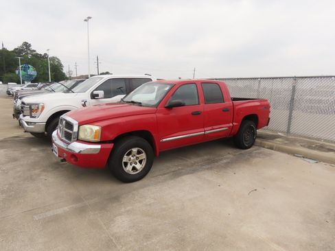 Used 2006 Dodge Dakota Laramie w/ TRX4 Off Road Group AWD/4WD image 2