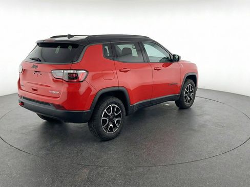 Used 2025 Jeep Compass Trailhawk AWD/4WD image 9