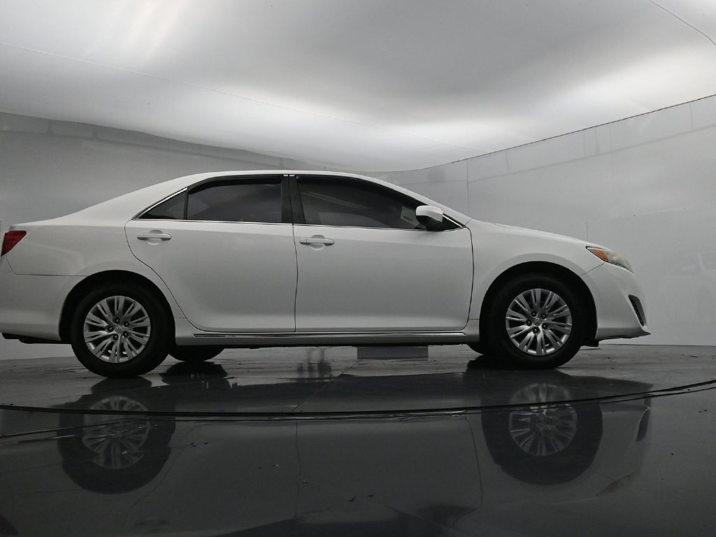 Used 2014 Toyota Camry LE FWD image 42
