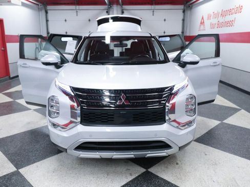Used 2024 Mitsubishi Outlander SE image 28