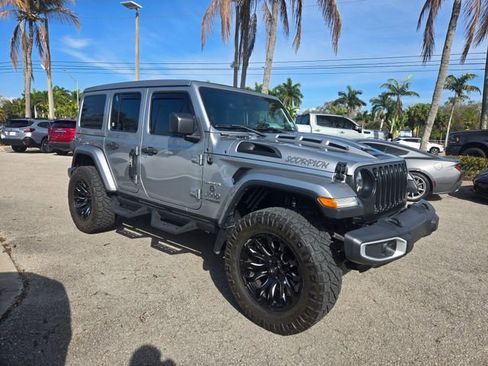 Used 2019 Jeep Wrangler Unlimited Sahara image 3