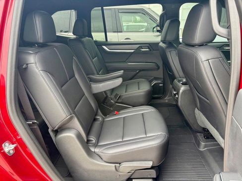 Used 2025 GMC Acadia Elevation w/ Super Cruise Package FWD image 12