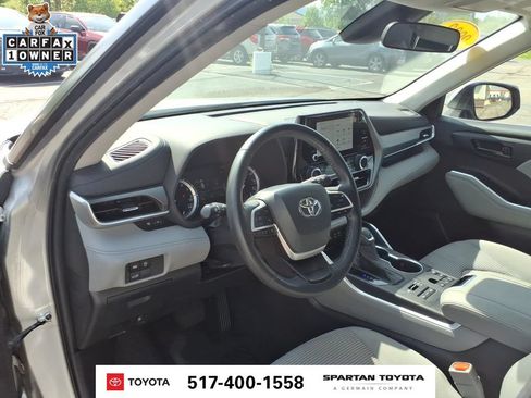 Used 2023 Toyota Highlander LE AWD/4WD image 15