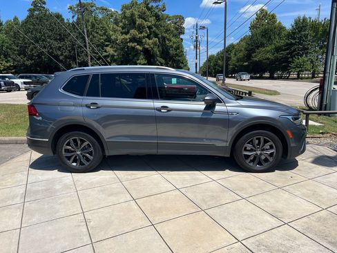 Used 2022 Volkswagen Tiguan SE AWD/4WD image 4