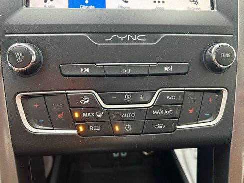 Used 2019 Ford Fusion SEL image 25