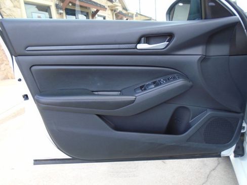 Used 2024 Nissan Altima 2.5 SV FWD image 28