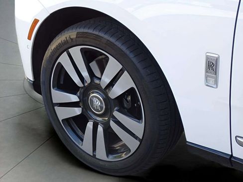 Certified 2025 Rolls-Royce Cullinan image 11