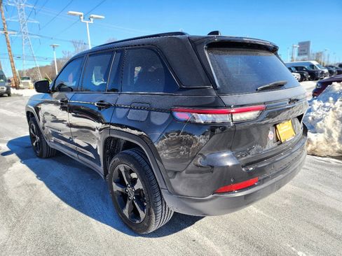 Used 2023 Jeep Grand Cherokee Limited w/ Black Appearance Package image 20