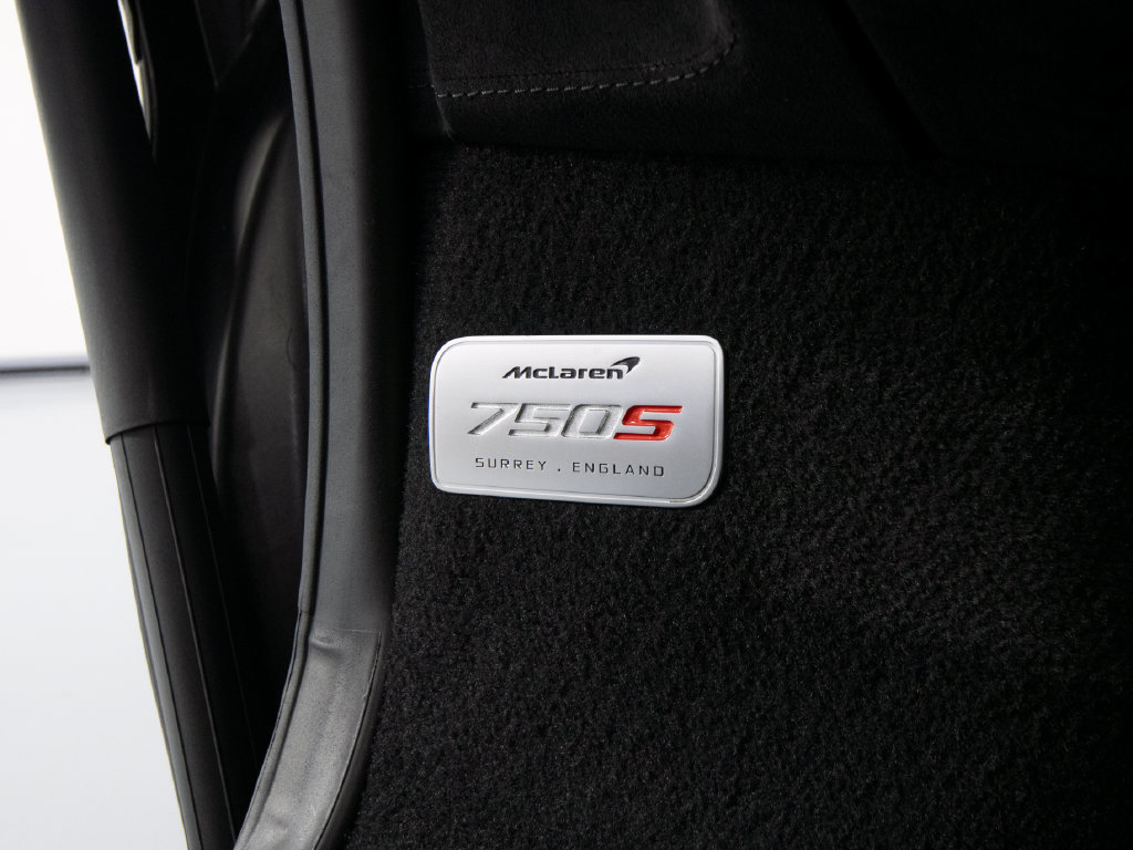 Used 2024 McLaren 750S Spider RWD image 25