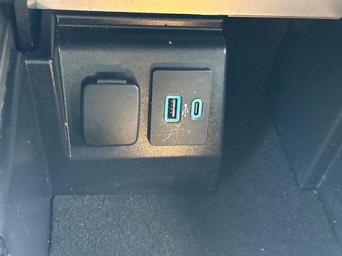 Used 2023 Ford Explorer Limited RWD image 36