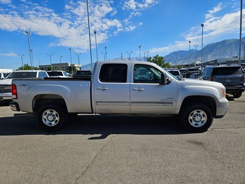 Used 2008 GMC Sierra 2500 SLT w/ EZ-Lift Tailgate Package AWD/4WD image 2