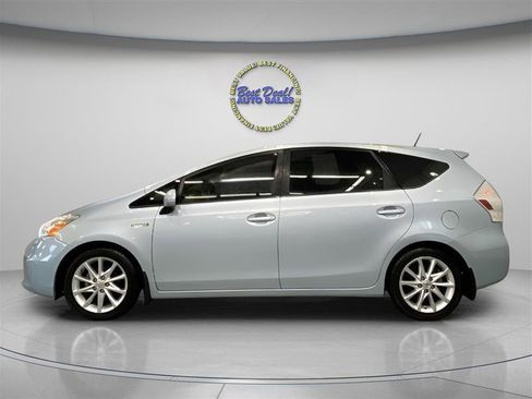 Used 2014 Toyota Prius V Five image 2