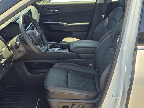 Used 2026 Nissan Pathfinder Platinum w/ Cargo Package FWD image 14