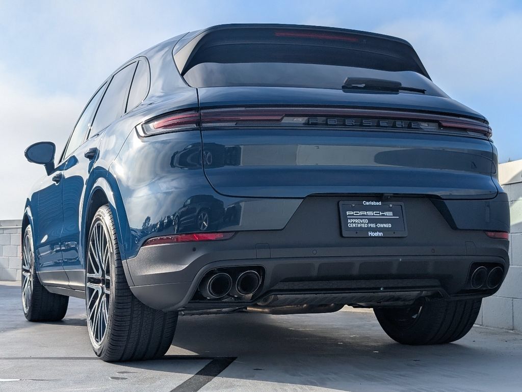Certified 2025 Porsche Cayenne AWD/4WD image 3